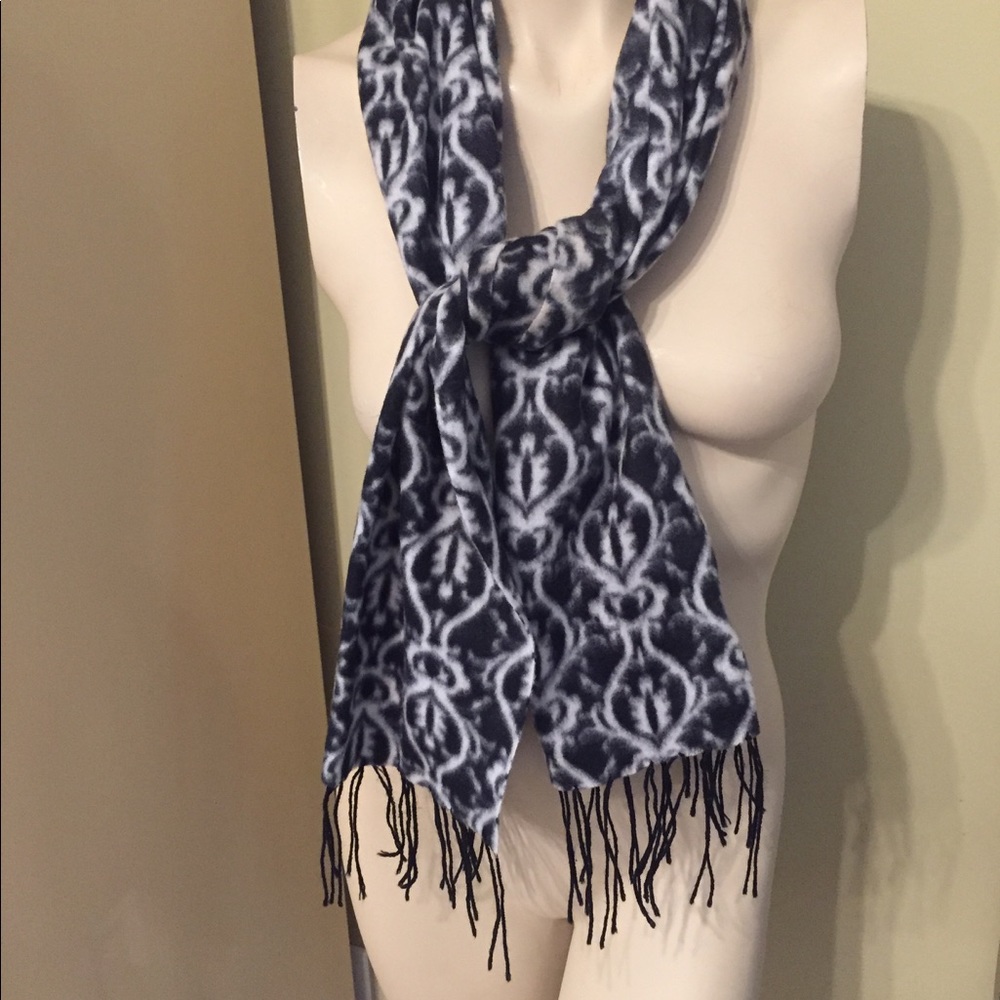 FLEECE SCARF🎀WORN ONCE🎀 - Picture 2 of 7
